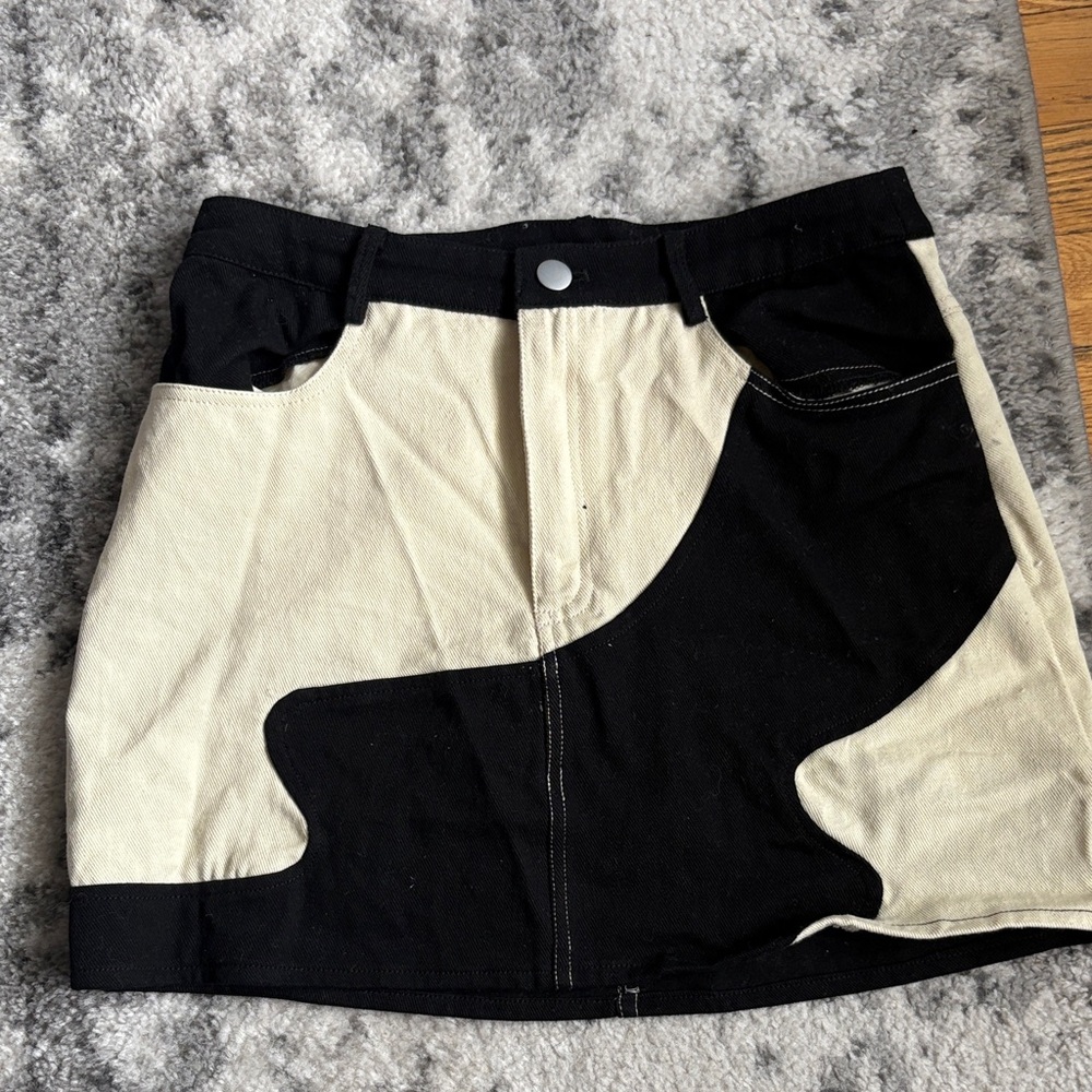Black and white mini skirt